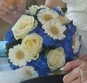 Bridal hand tied (roses, germini, hydrangeas)