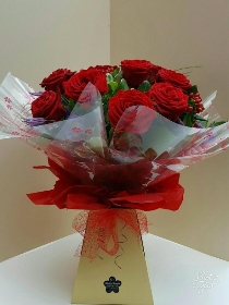 12 Luxury Red Roses Aqua Pack